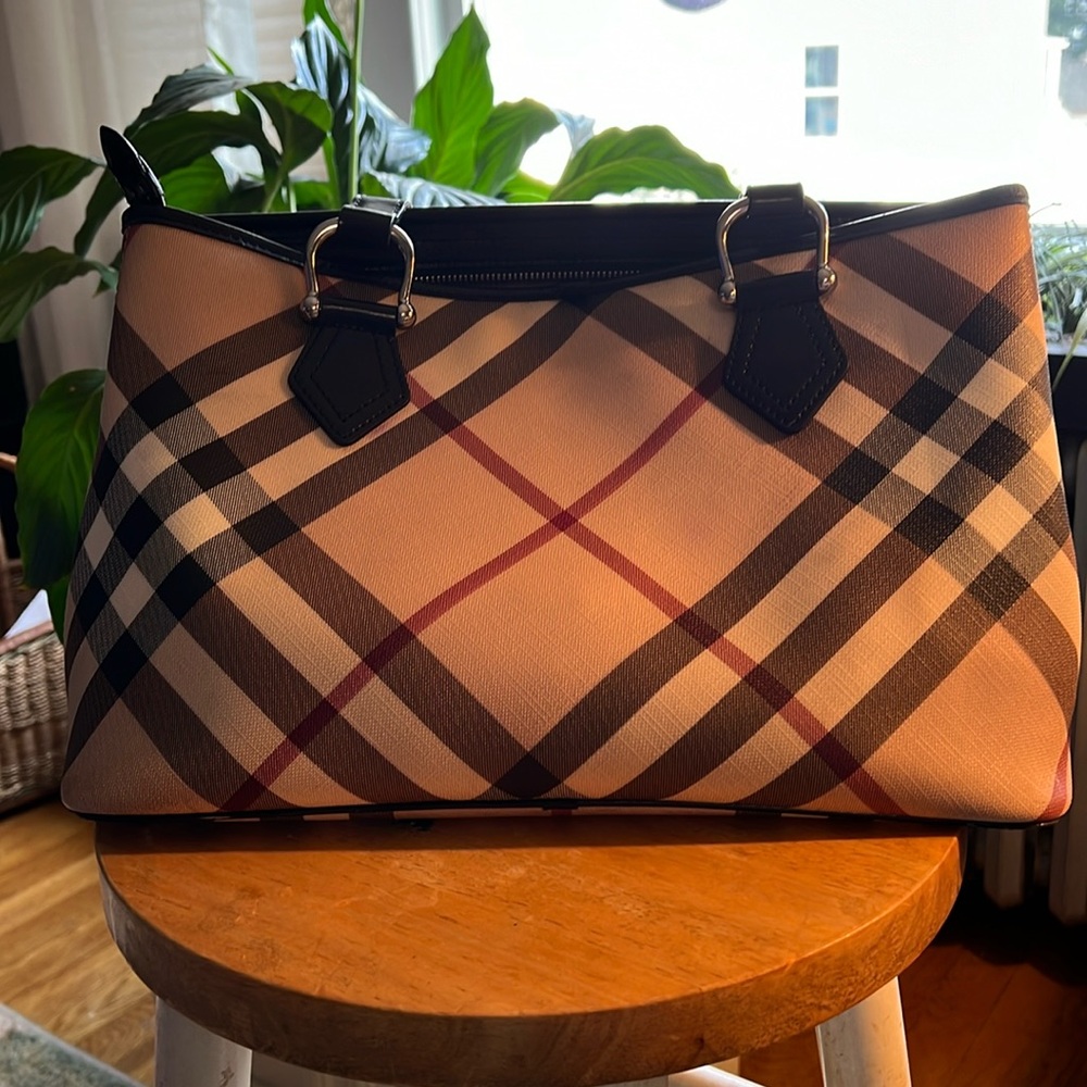 Burberry 💯 authentic tote. Nova Check. Very good condition